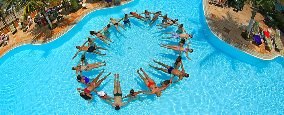 Juegos en la piscina para niños con autismo. ¡A disfrutar ...